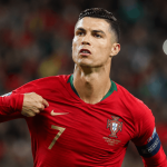 পর্তুগালের তারকা ফুটবলার ক্রিশ্চিয়ানো রোনালদো মাঠে উদযাপন করছেন