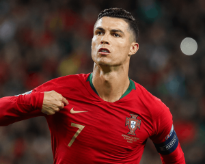ক্রিশ্চিয়ানো রোনালদো: পরিশ্রম, প্রতিভা ও সাফল্যের জীবন্ত কিংবদন্তি